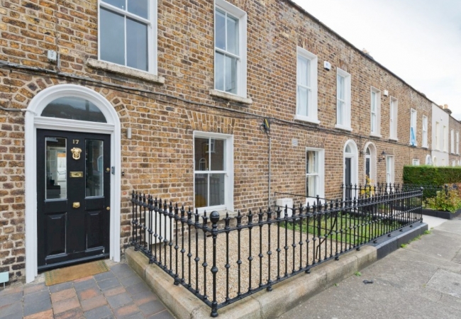 17 Albert Place East, off Grand Canal Street, Dublin 2.